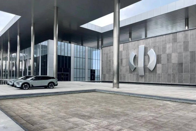 防水开裂是为什么？防水有开裂状况的话可以再涂料一次吗？